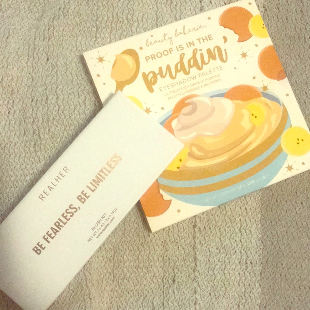 Eyeshadow palette / blush kit! NEVER SWATCHED/USED
